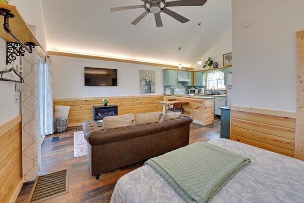 Room - Ridgefolk Retreats! Set of 2 Cabins in Frenchburg (Frenchburg)