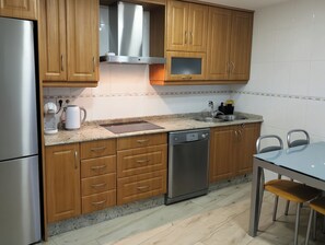 Private kitchen - Charming 3BR Family House in Caravaca Old Town near Alicante and Murcia (Caravaca de la Cruz)