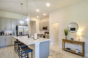 Private kitchen - Palm Coast Escape: Bike Trails & Beach Days! (Palm Coast)