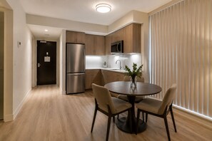 Dining - Arcfield Hotel (Toronto)