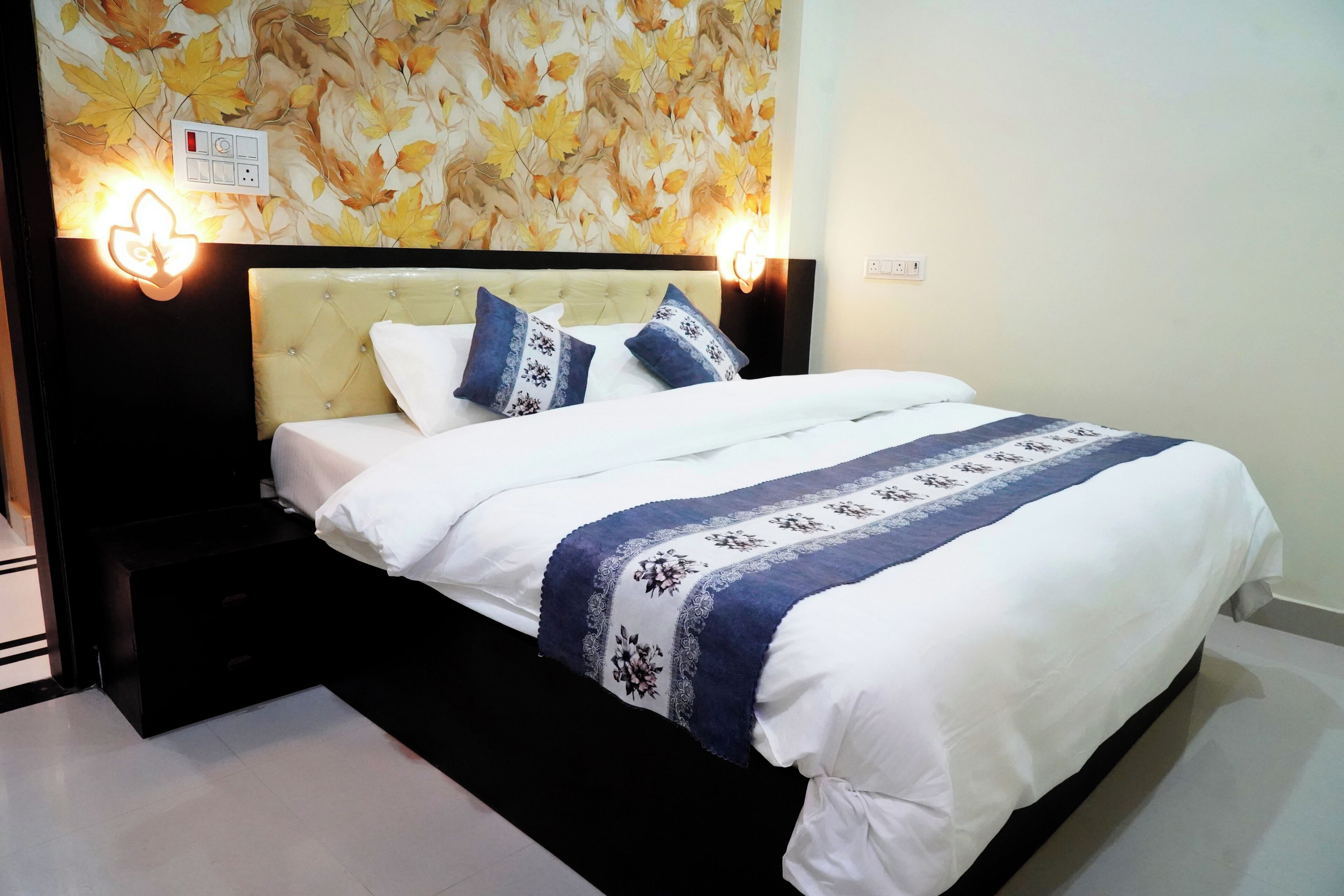 Deluxe Double Room, Garden View | Desk, free WiFi