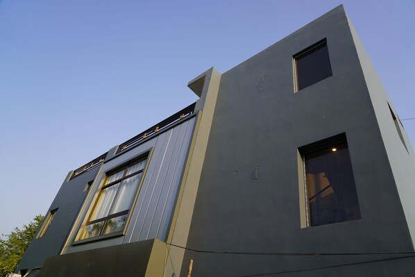 Exterior - Hotel The Sangha Residency (Varanasi)