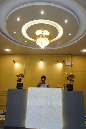 Lobby - Hotel The Sangha Residency (Varanasi)