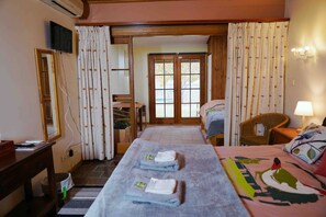 7 bedrooms, iron/ironing board, internet, bed sheets