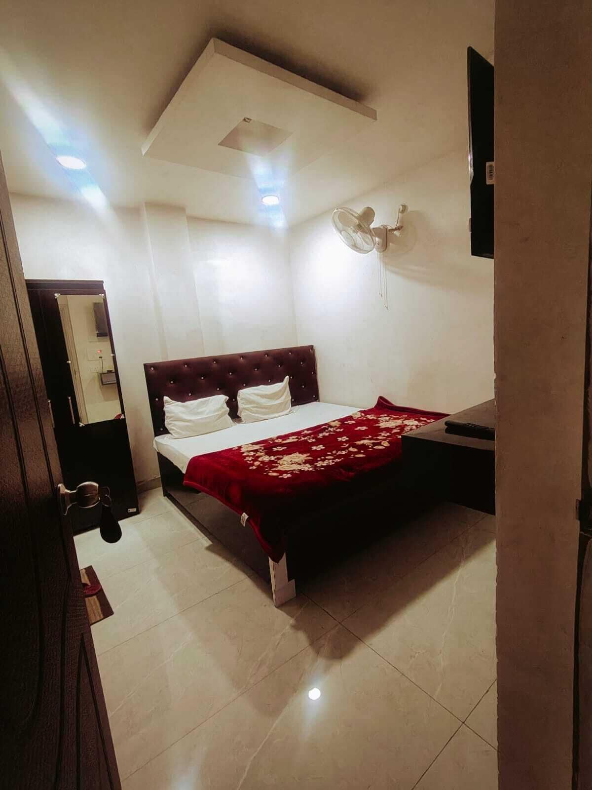 Economy Room