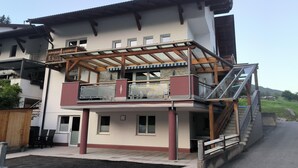 A two-story building with a balcony, a staircase, and a covered outdoor area. - Apartment in Strengen with mountain views (Strengen)