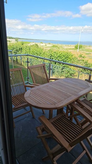 Outdoor dining - Vrbo Property (Glowe)