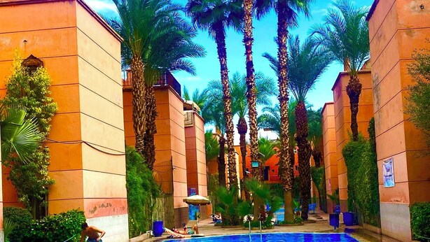 حمام سباحة