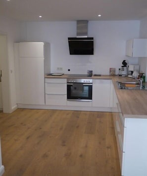 Fridge, oven, stovetop, dishwasher - Guesthouse in Lieser with swimming pool (Lieser)