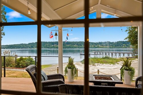 Poulsbo Tide Retreat-Incredible Beach w/ Kayaks