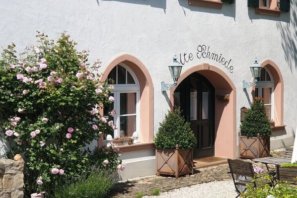 Exterior detail - Old blacksmith shop “Hännes Eifelliebe” (Bad-Bertrich)