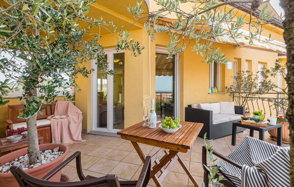 Terrace/patio - Beautiful apartment in Porec with WiFi (Porec)
