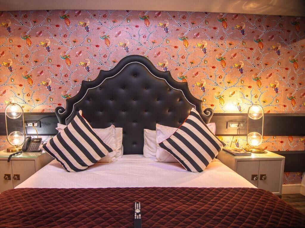 Presidential Suite | In-room safe, iron/ironing board, wheelchair access