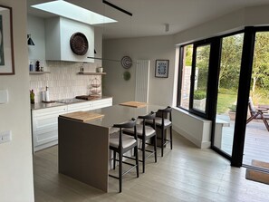 Private kitchen - Enjoyable 3-bedroom house in charming local community for your getaway in Cork (Cork)