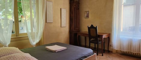 4 habitaciones, tabla de planchar con plancha y wifi gratis