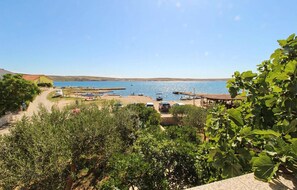 Beach nearby, fishing - 1 bedroom beautiful apartment in Kustici (Kustici)