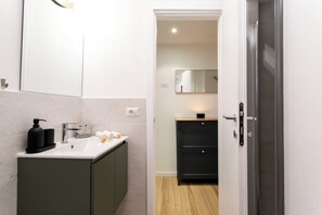 Hair dryer, towels, toilet paper - Co99- Large studio Lanzone (Milano)