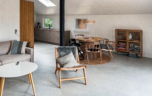 Smart TV, fireplace - Cozy home in Hadsund with sauna (Hadsund)