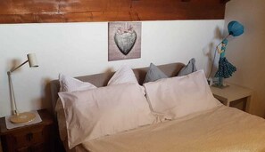 Ferros/tábuas de passar roupa, Wi-Fi, roupa de cama