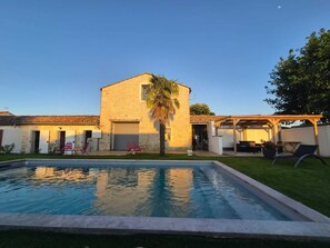 Pool - Renovated Charentaise with a heated pool (Villedoux)