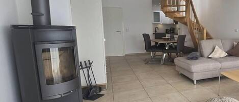 Smart TV, fireplace, DVD player, stereo