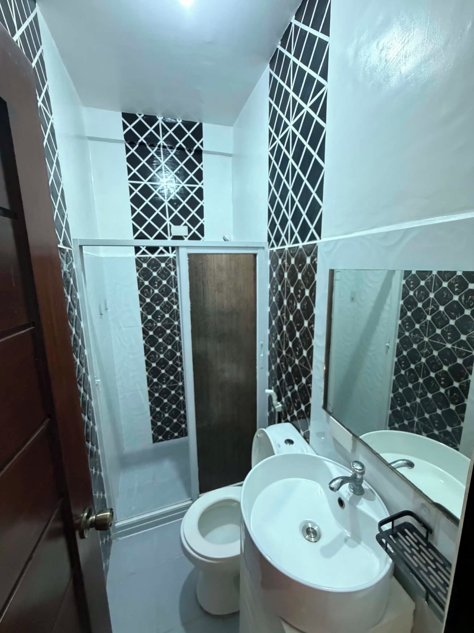 Shower, bidet, towels, soap