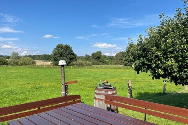 Outdoor dining - Holiday apartment with 2 bedrooms (Bohlsen)