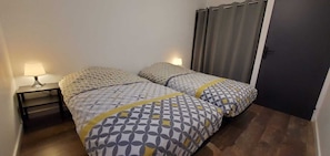 Iron/ironing board, WiFi, bed sheets - 3-bedroom house (Les Pieux)