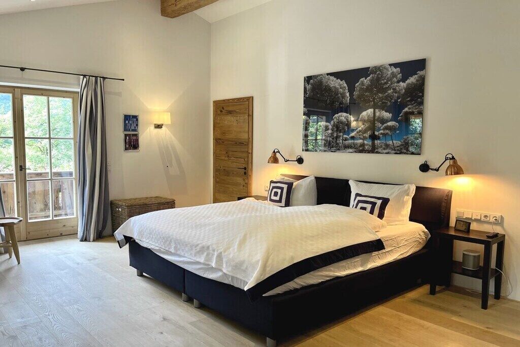 4 bedrooms, bed sheets