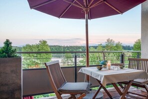 Outdoor dining - Relaxx in the holiday home Lebensart-am-See (Bad Endorf)
