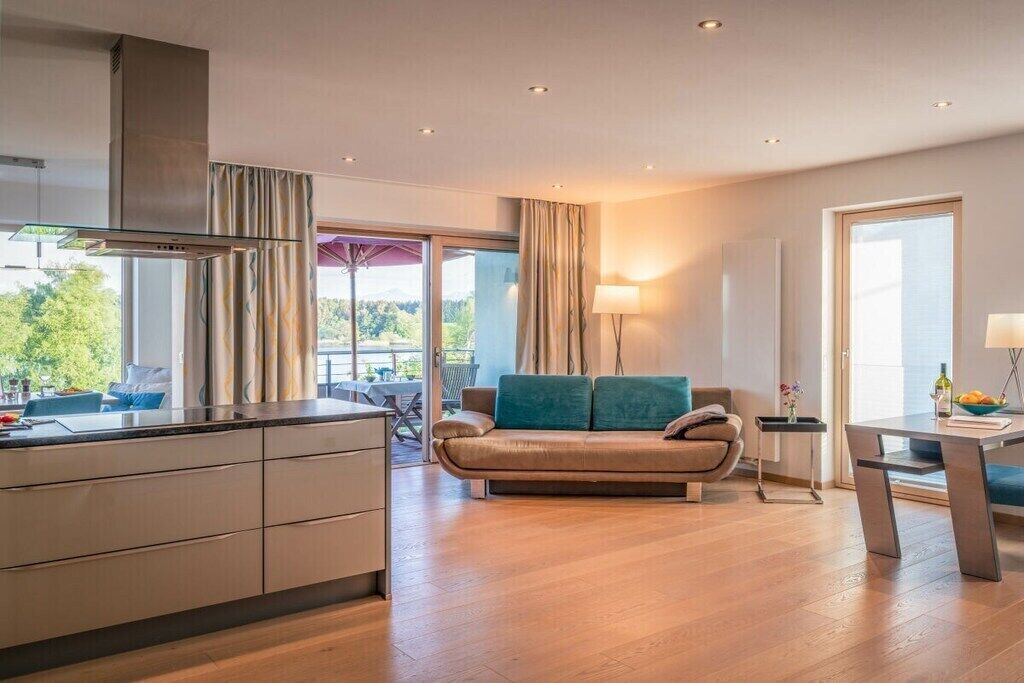 Smart TV, fireplace, stereo