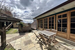 Outdoor dining - Goldbachmühle holiday apartment "Müllerwohnung" (Überligen)