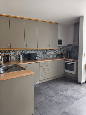 Private kitchen - Vrbo Property (Theux)