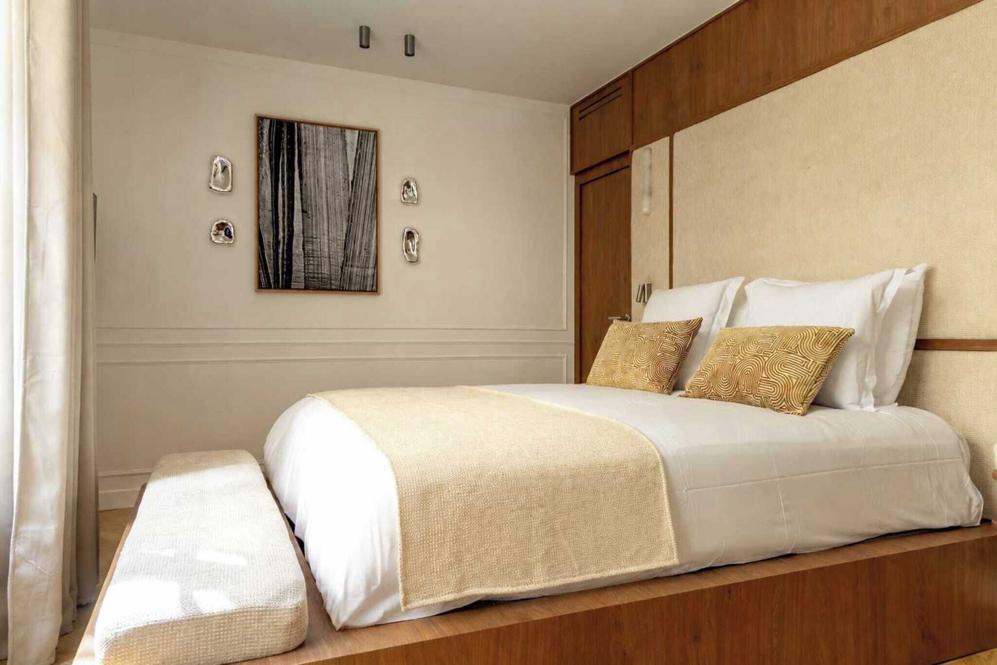 1 bedroom, desk, iron/ironing board, internet
