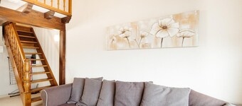Apartment Good Mood / Feel Free
