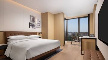 Premier Room, 1 King Bed, City View