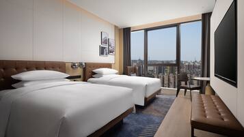 Premier-Zimmer, 2 Doppelbetten, Stadtblick | Hochwertige Bettwaren, Daunenbettdecken, Zimmersafe