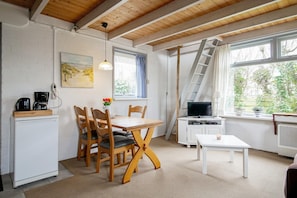 Dining - Pet-friendly home in Callanstoog near beach (Callantsoog)
