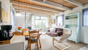 Smart TV - Pet-friendly home in Callanstoog near beach (Callantsoog)