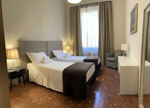 Room - Vrbo Property (Roma)