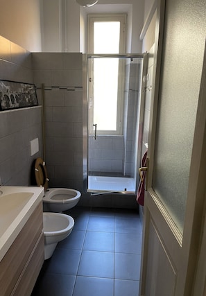 Bathroom - Vrbo Property (Roma)