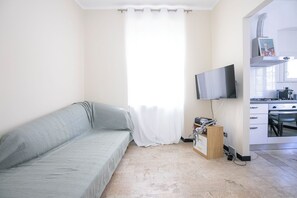 Living area - Vrbo Property (Genova)