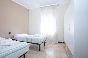 Room - Vrbo Property (Genova)