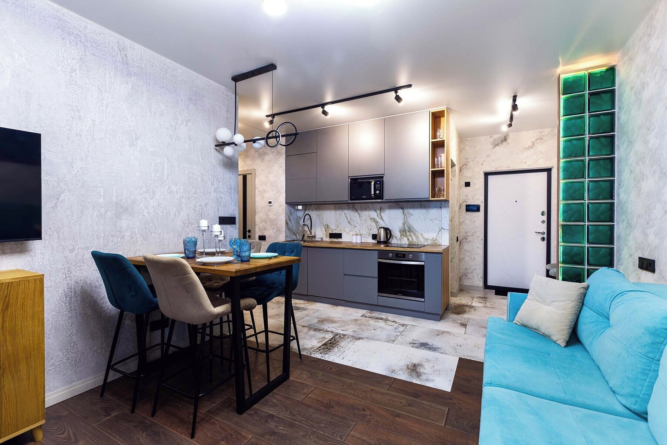 Luxe appartement, balkon, uitzicht op de stad | Woonruimte | Een 42-inch smart-tv met kabelzenders