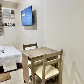 Dining - EDSA Cozy City View Stay by Easy Properties (Mandaluyong City)