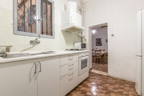 Fridge, oven, coffee/tea maker, electric kettle - Nosadella, Bologna by Short Holidays (Bologna)