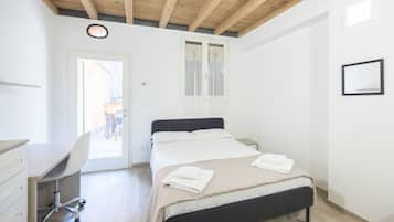 Iron/ironing board, WiFi (free), bed sheets