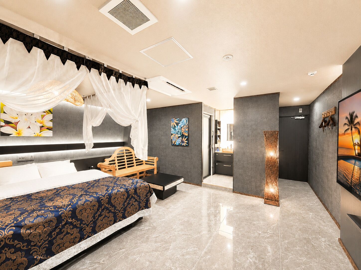 Suite, Smoking | Free WiFi, bed sheets