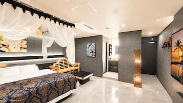 Suite, Smoking | Free WiFi, bed sheets