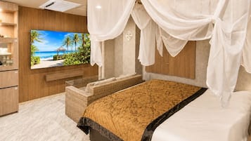 Luxury Double Room, Smoking | WiFi (free), bed sheets